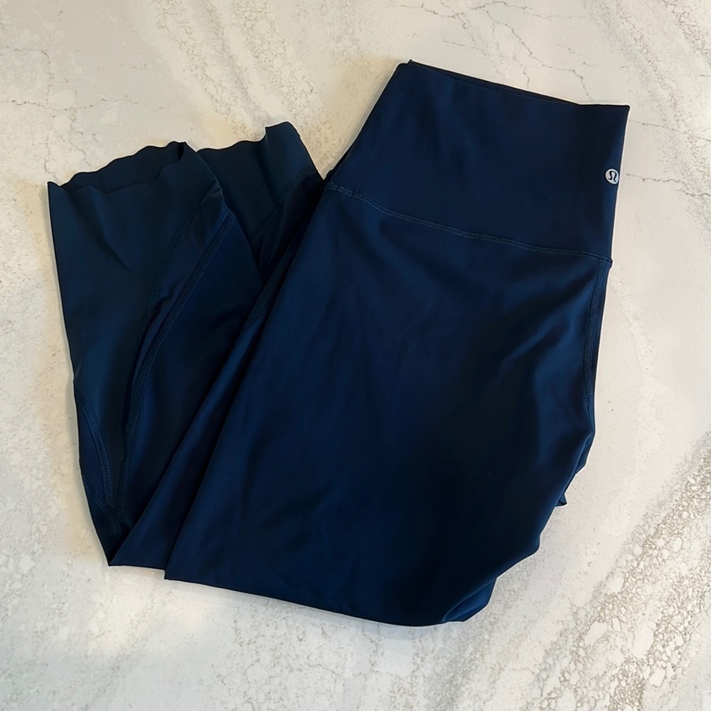 Lululemon size 14 crop with scallop detail and mesh insert